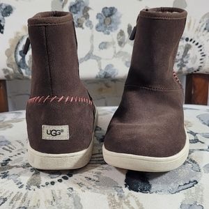 UGG rye boots girls size 1